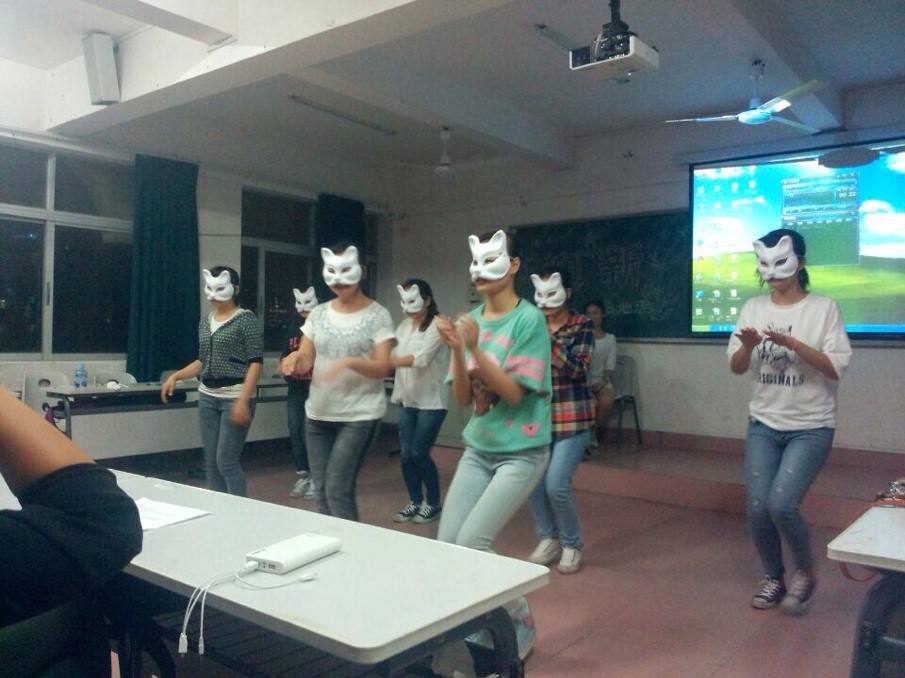 “回首往昔,憧憬未来”——记地理与旅游学院2013级地理科学班文艺晚会