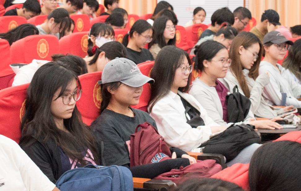 循选择之脉,悟坚守之道 ——专业分流答疑讲座