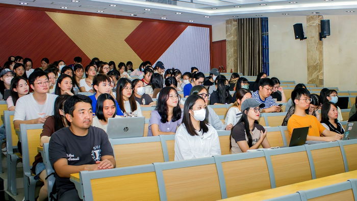 1687135784532804.png 我院学生参加讲座.png