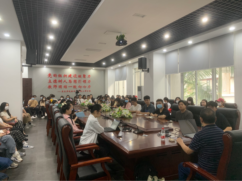 “黎锦与文身所蕴含的艺术魅力”主题讲座在我院顺利开展