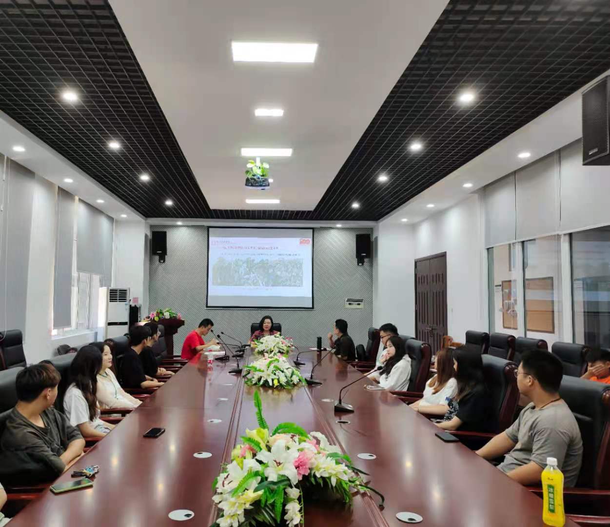 陕西师范大学冯民生教授、西安美术学院沈宝莲教授来我校做学术讲座