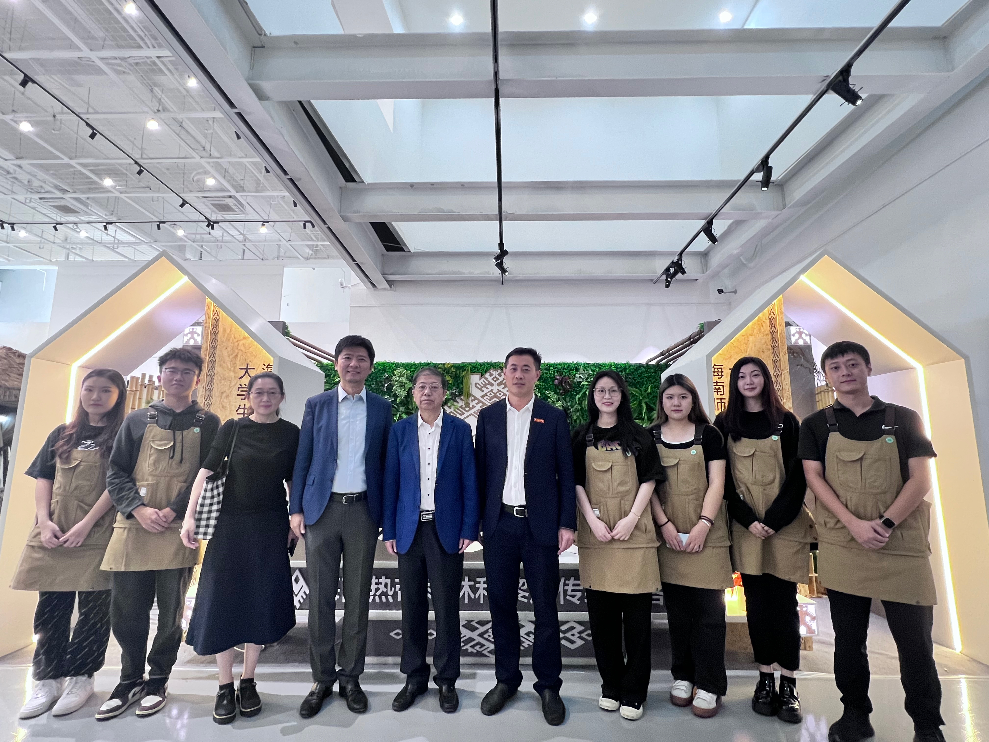 海南省第八届大学生艺术展演活动在星空游戏官方图书馆隆重开幕