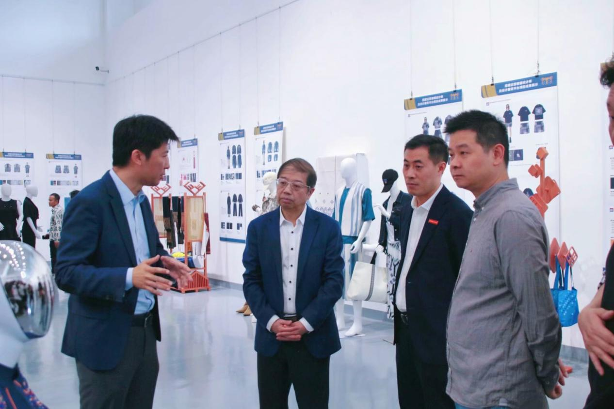 海南省第八届大学生艺术展演活动在星空游戏官方图书馆隆重开幕