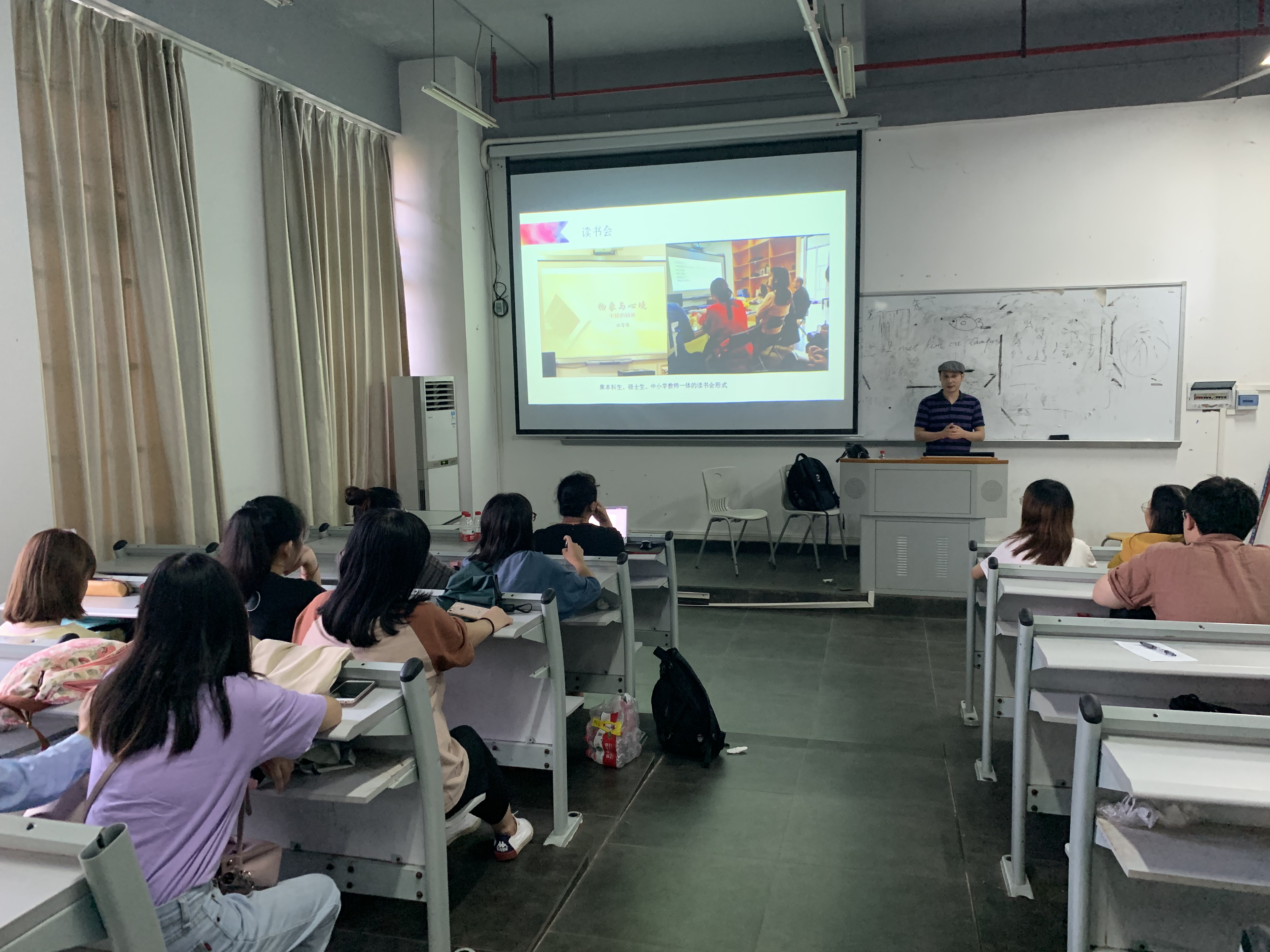 我院学科教学(美术)与美术教育研究生参加学术讲座活动