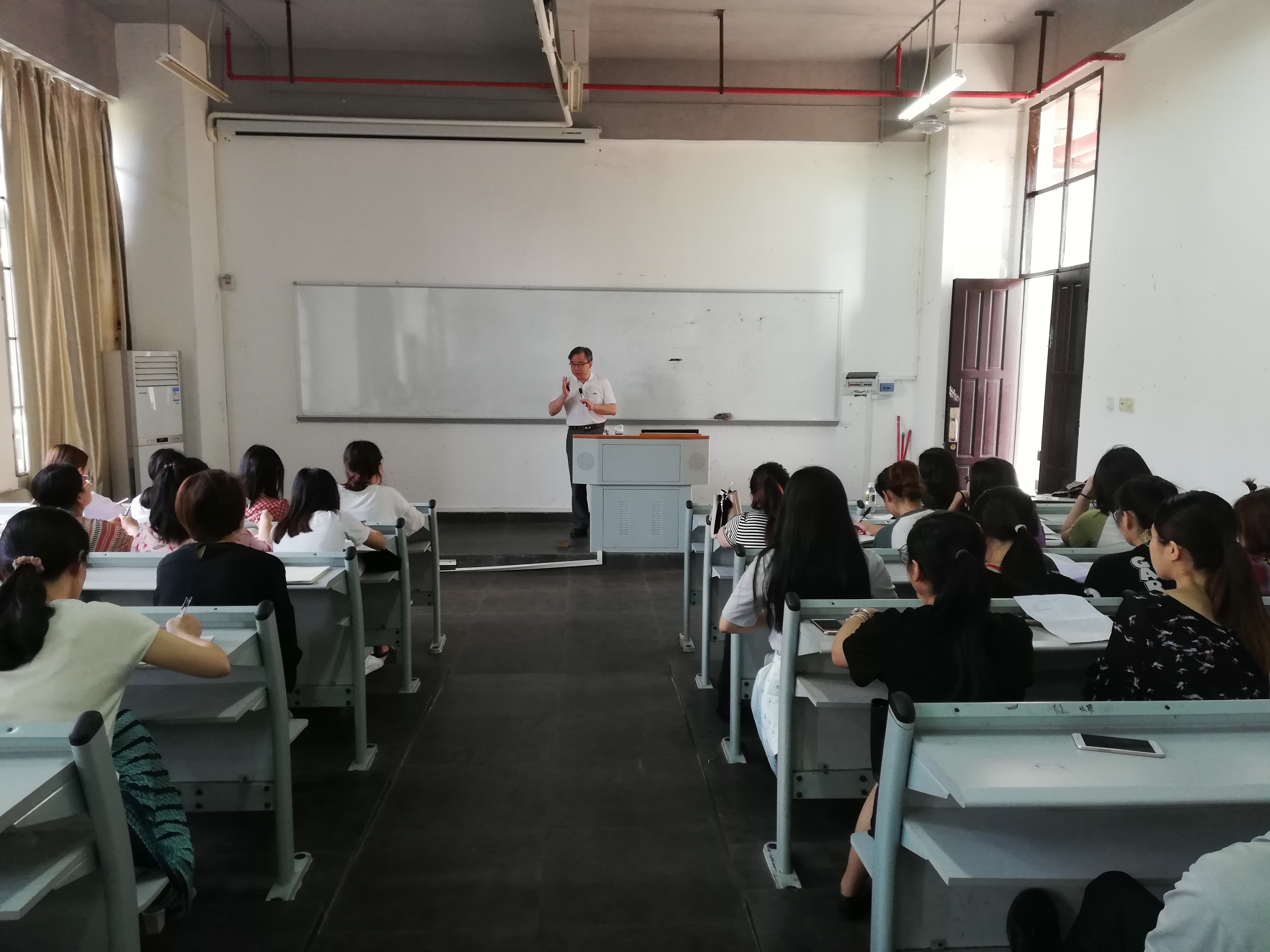 中国艺术研究院研究员侯样祥为我院研究生做讲座