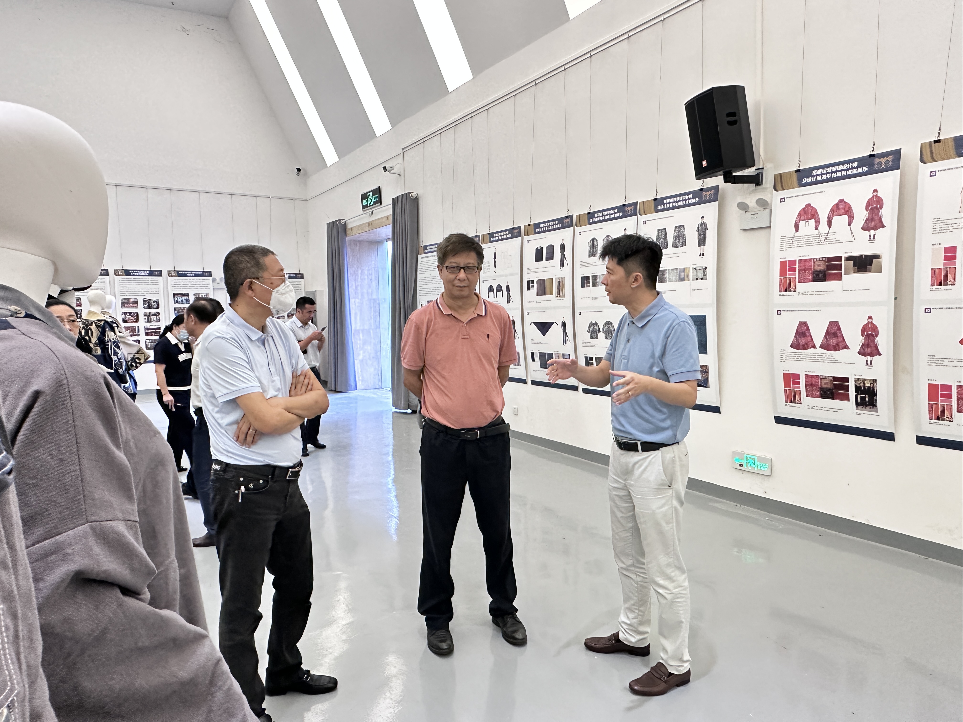 校领导到美术学院调研指导工作