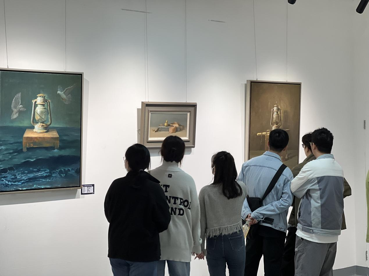 美术学院成功举办2020级硕士研究生中期展