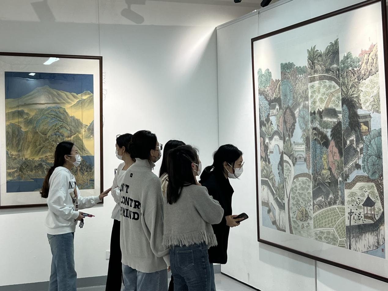 美术学院成功举办2020级硕士研究生中期展