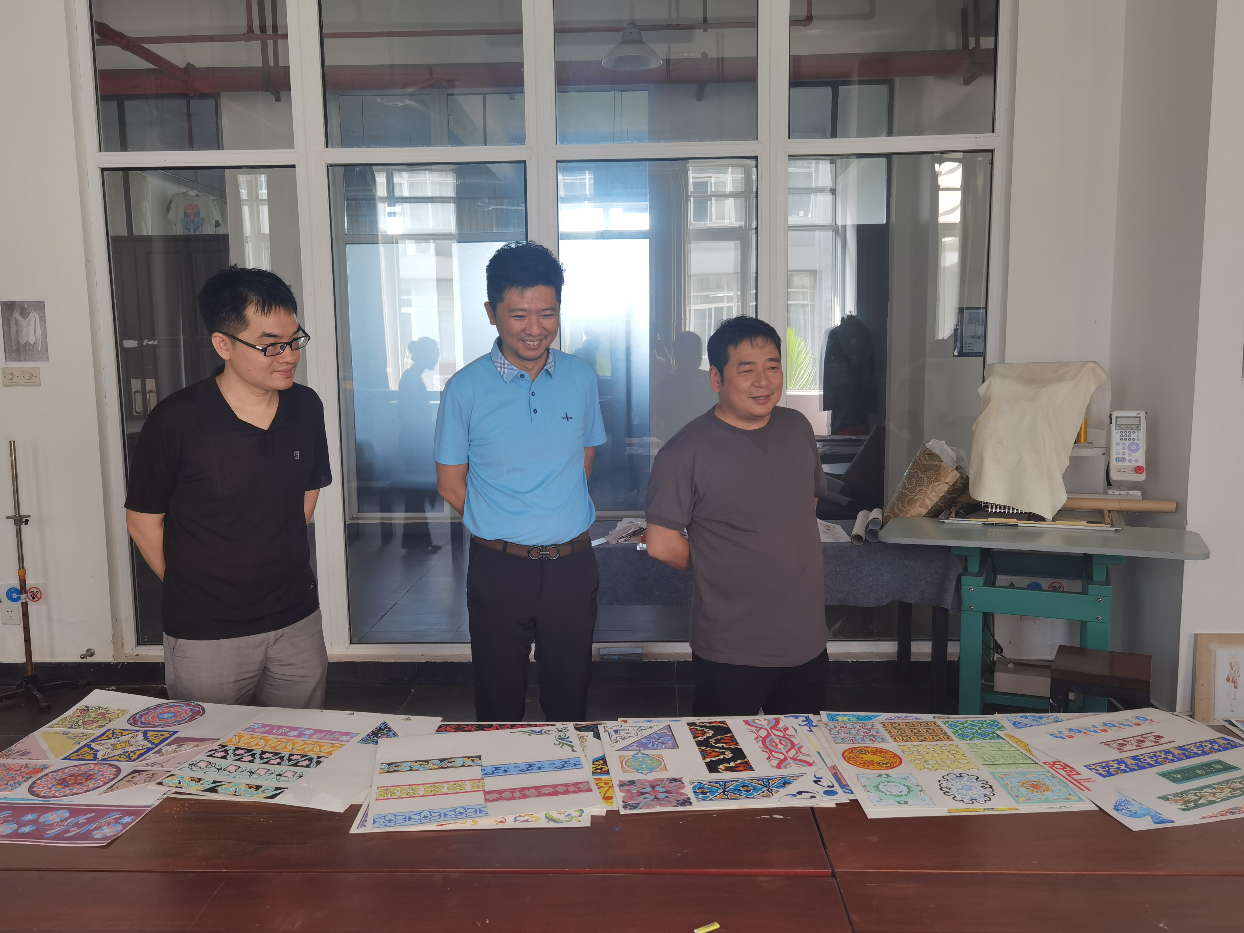 国务院学科评议组专家位临美术学院考察