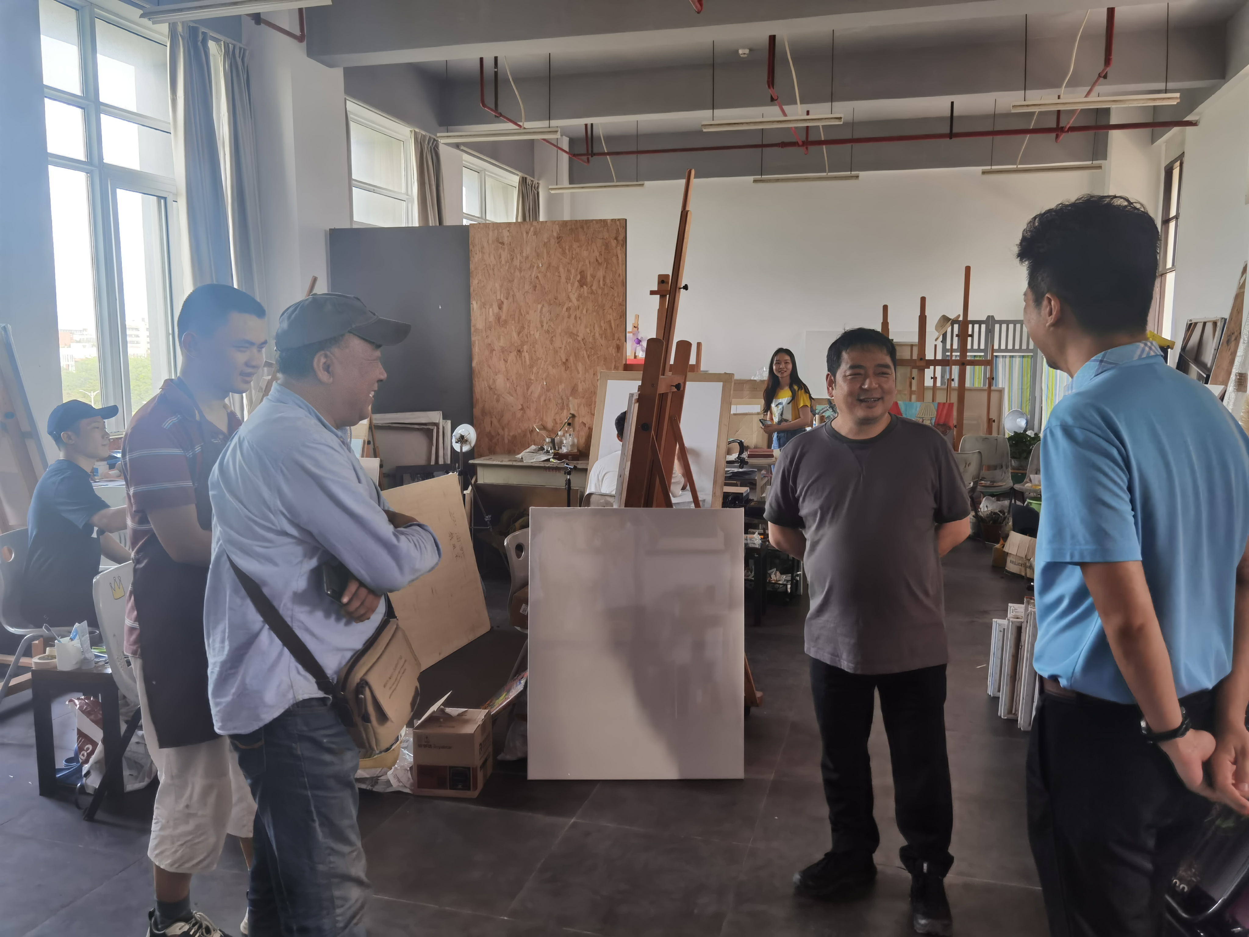 国务院学科评议组专家位临美术学院考察