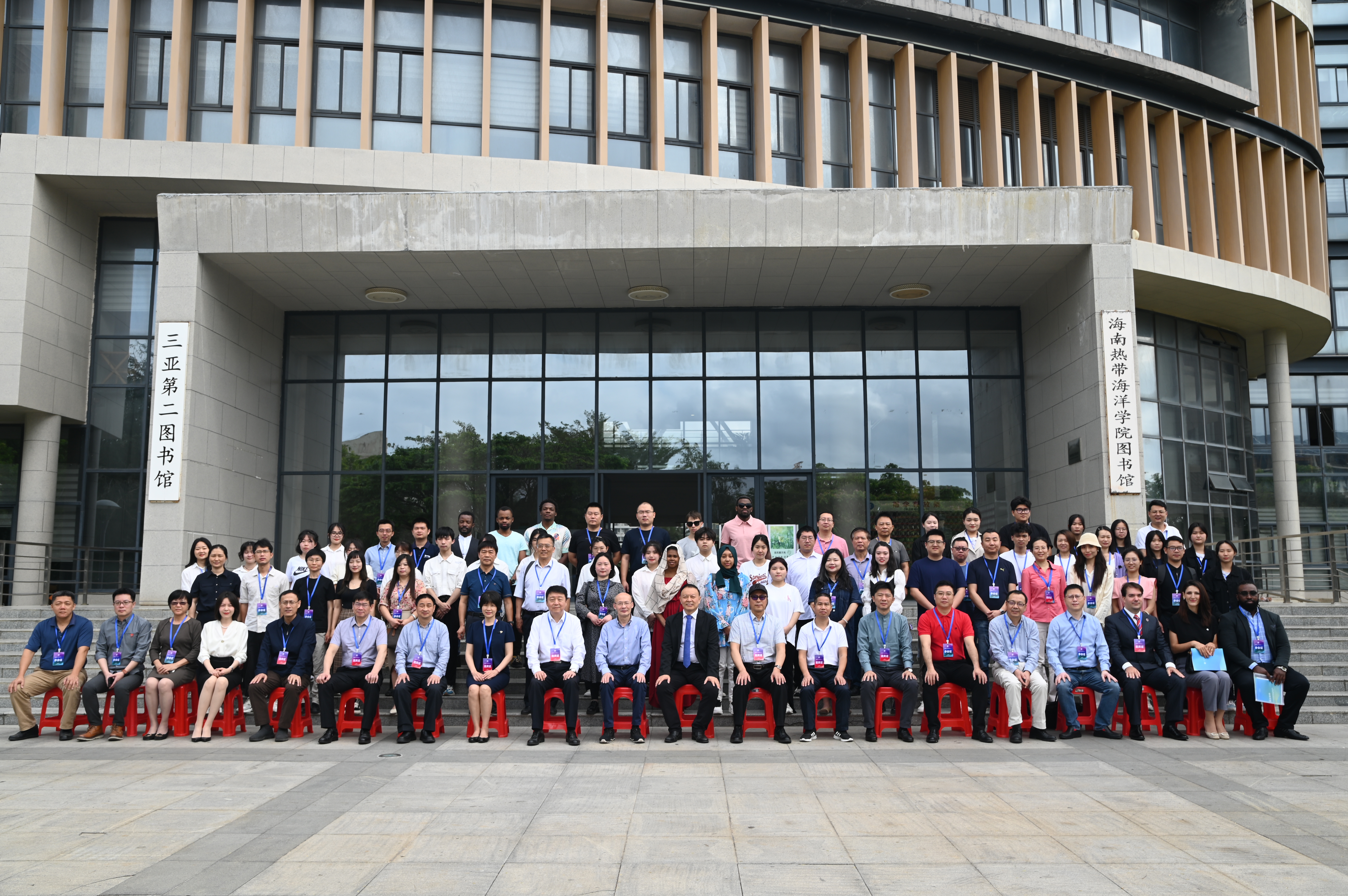 美术学院院长张引教授在中国创意管理论坛暨数字智能与创意管理国际学术会议上做主旨发