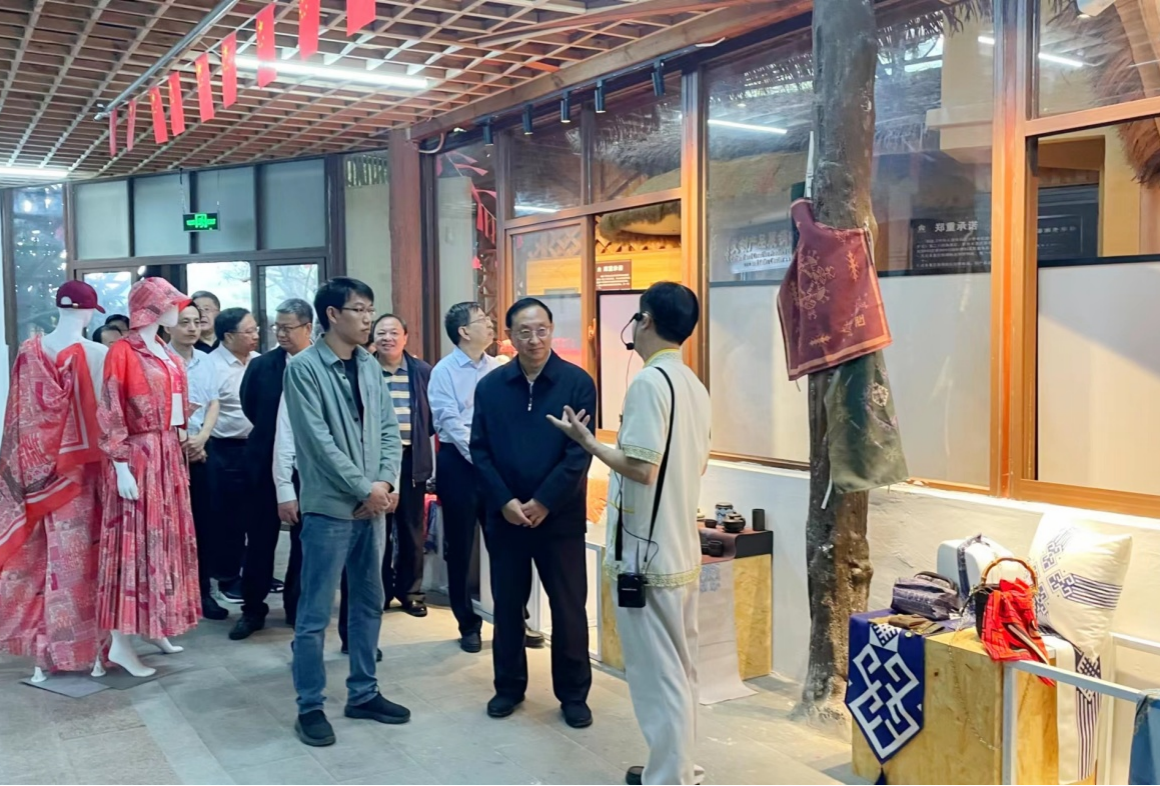 全国人大教科文卫委员会主任雒树刚一行莅临槟榔谷海南省研究生工作站参观调研