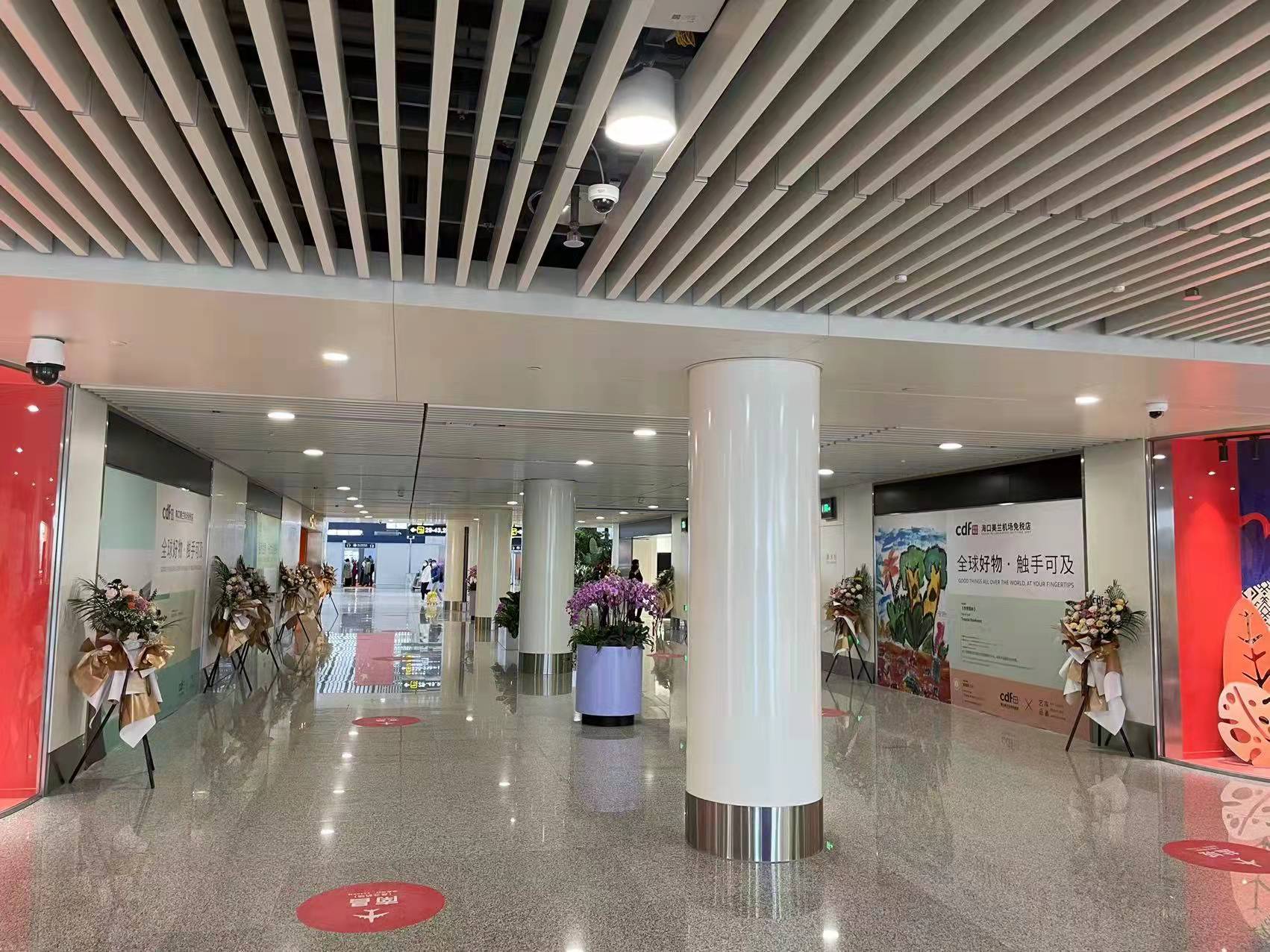 美术学院师生作品亮相美兰机场T2航站楼免税店