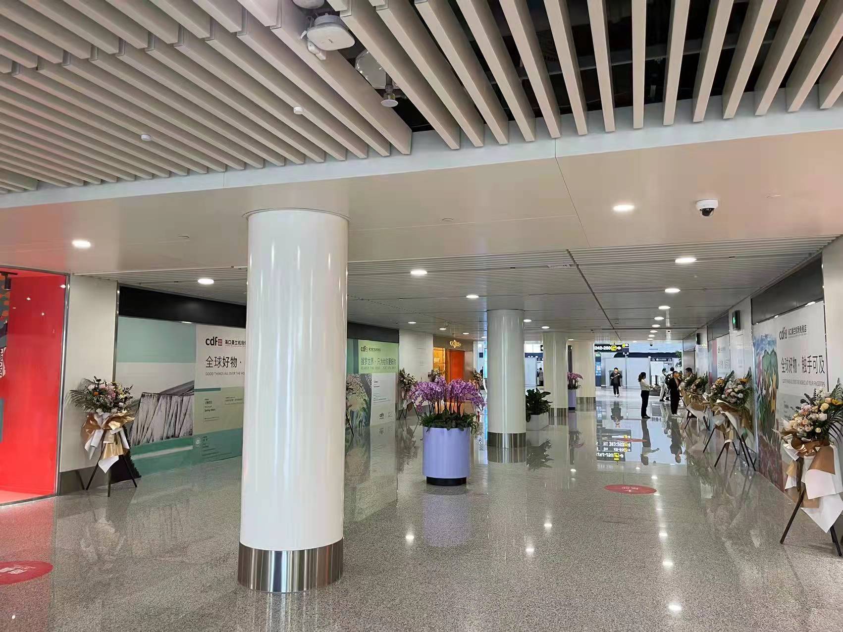 美术学院师生作品亮相美兰机场T2航站楼免税店