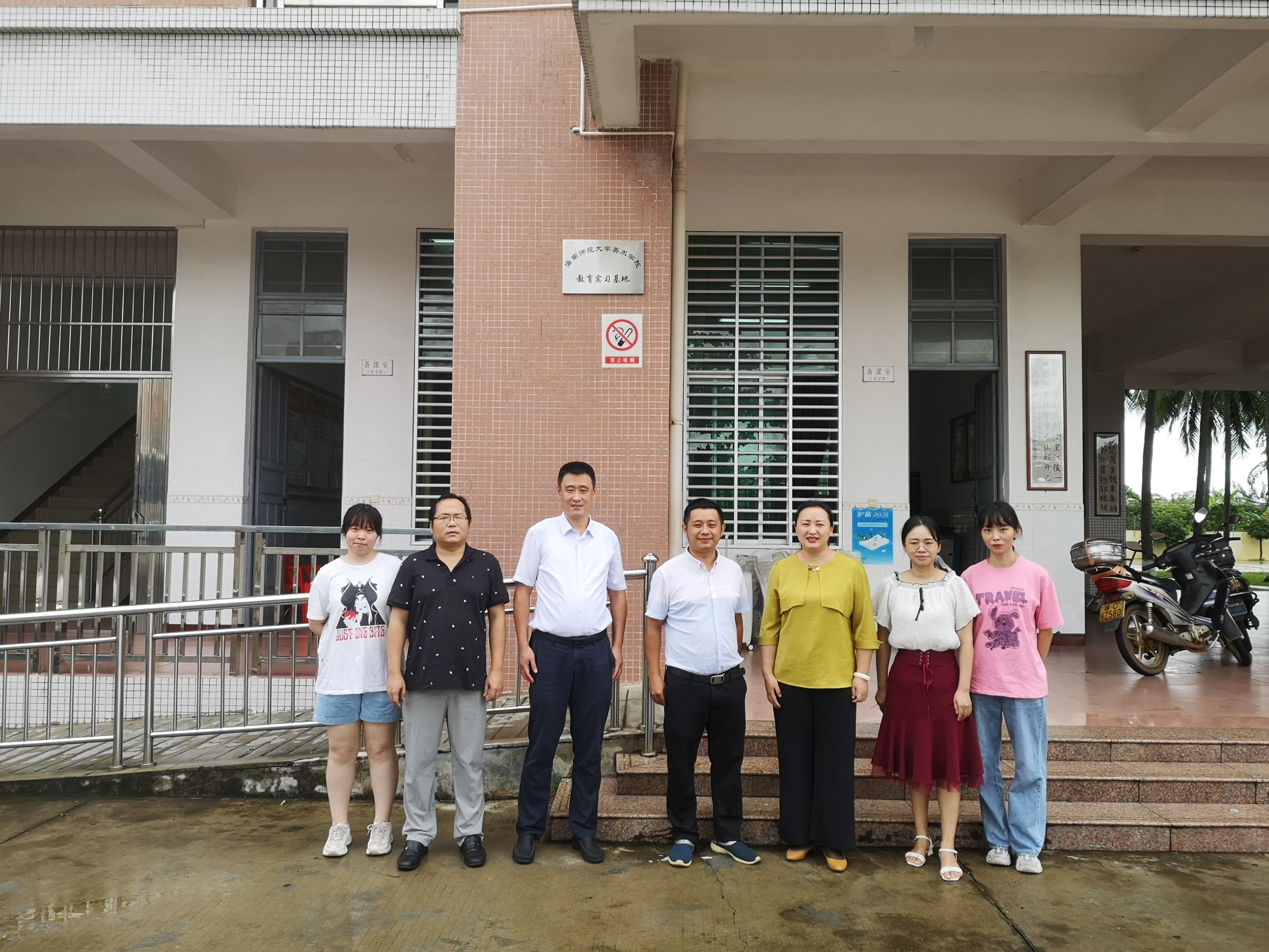 美术学院2018级毕业生赴海南省各市县参加实习