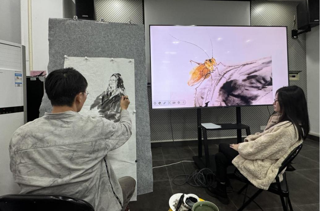 清华大学艺术博物馆赵晨博士为美术学院研究生讲授水墨人物写生示范课