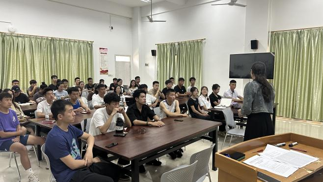 记我院召开2023级研究生新生入学适应性教育会