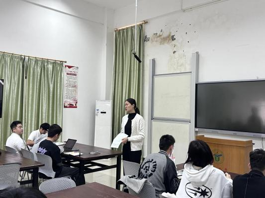 记我院召开新学期研究生干部例会