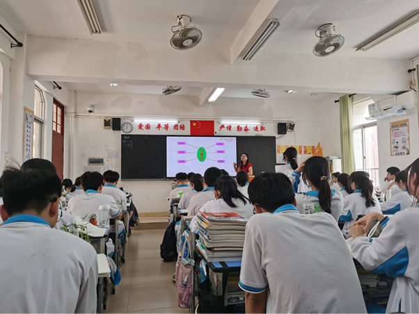 记文学院2020级中文6班赴海南省国兴中学开展教育见习活动