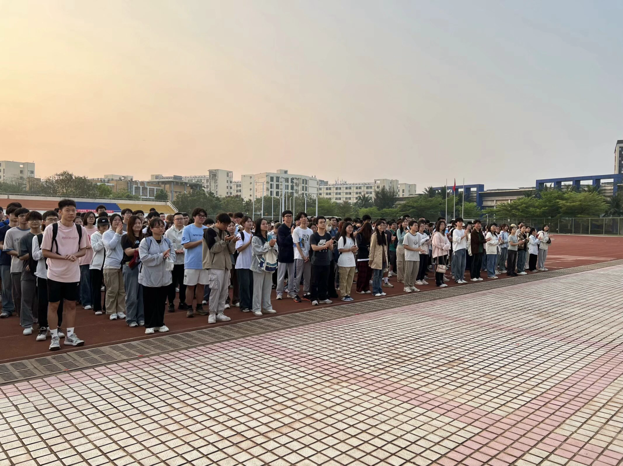 星空游戏官方地理与环境科学学院升旗仪式活动顺利开展