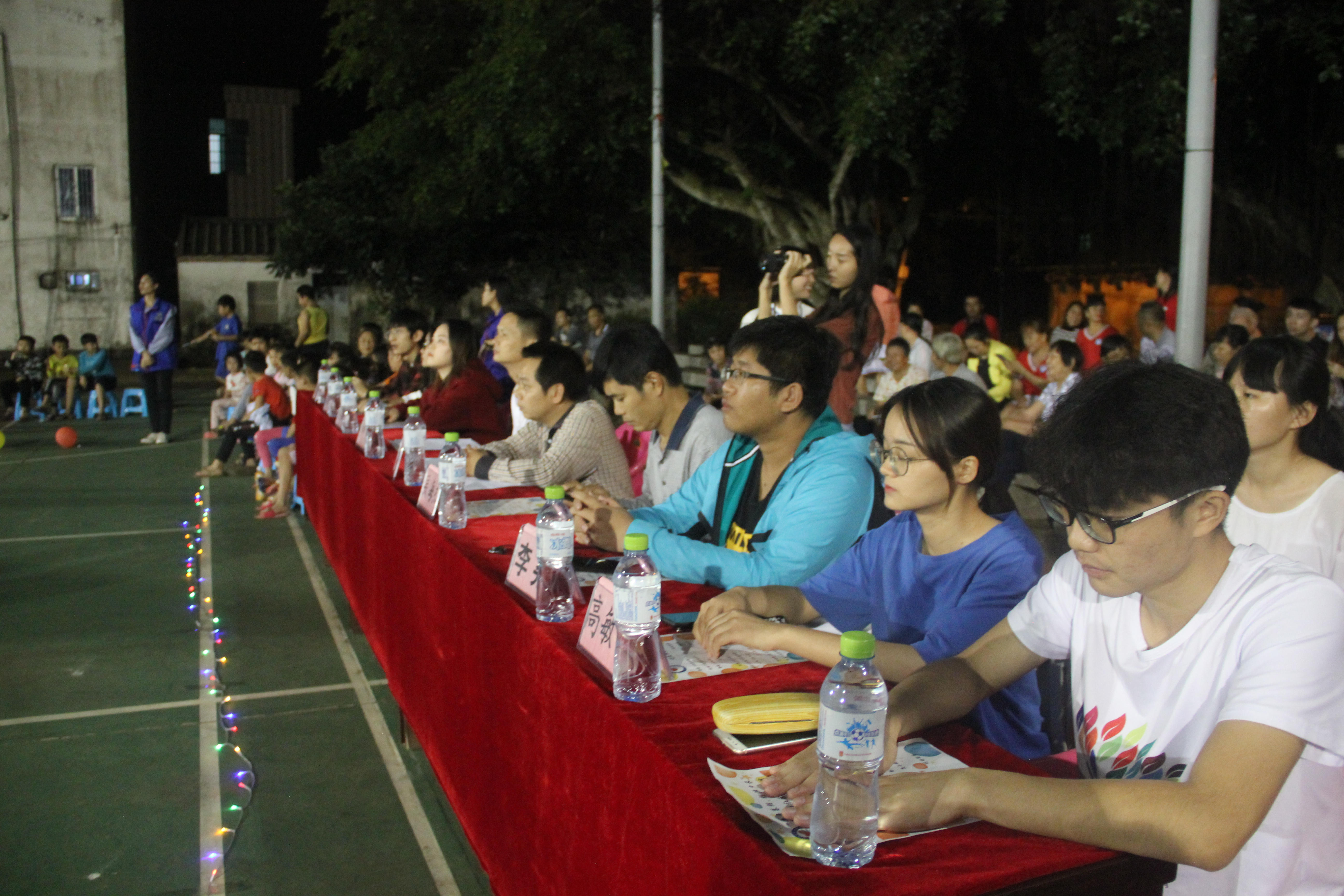 青年之声・记文学院青年志愿者协会迈进社区文艺义演