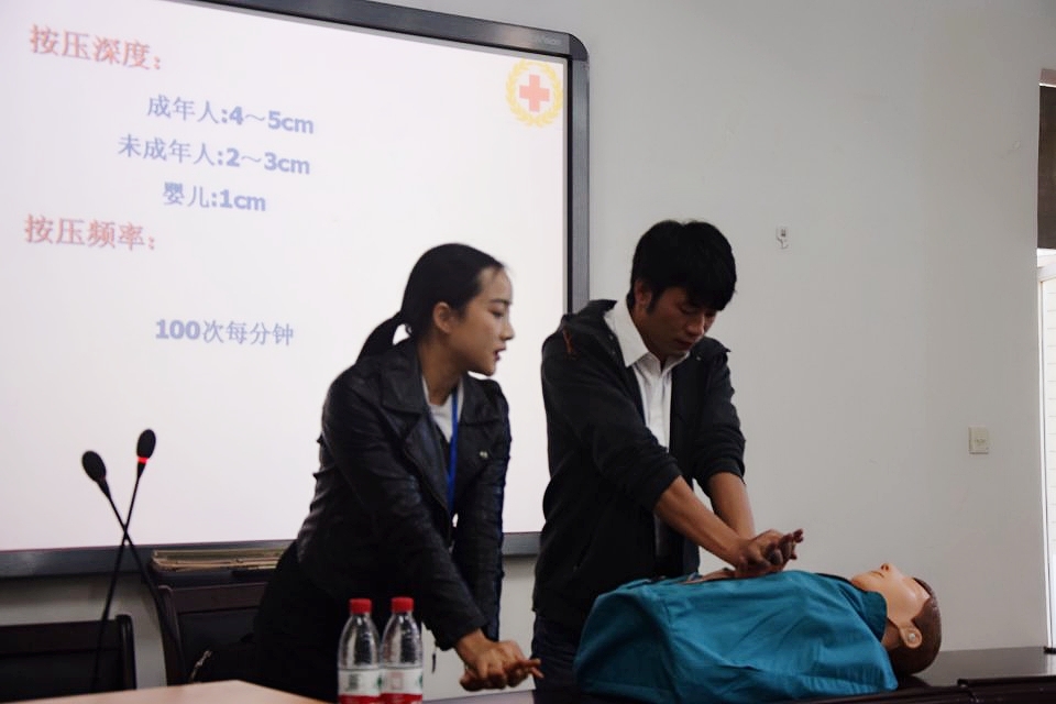 生命科学学院“学习十九大，健康伴我行”急诊急救知识宣讲会