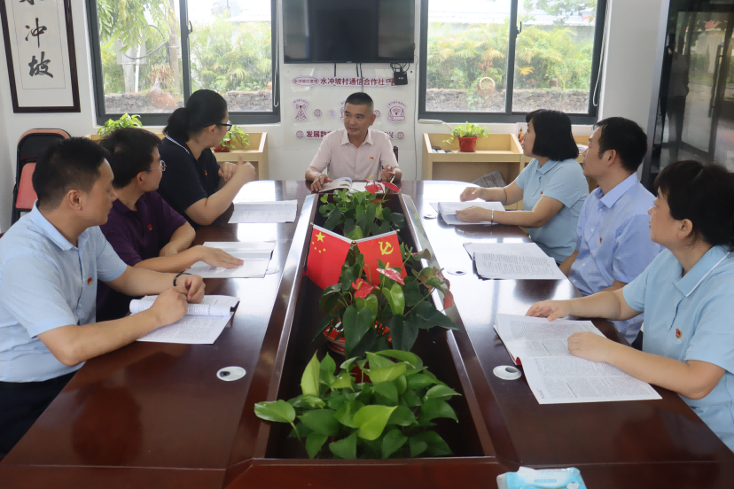 经济与管理学院到定安县开展党日活动