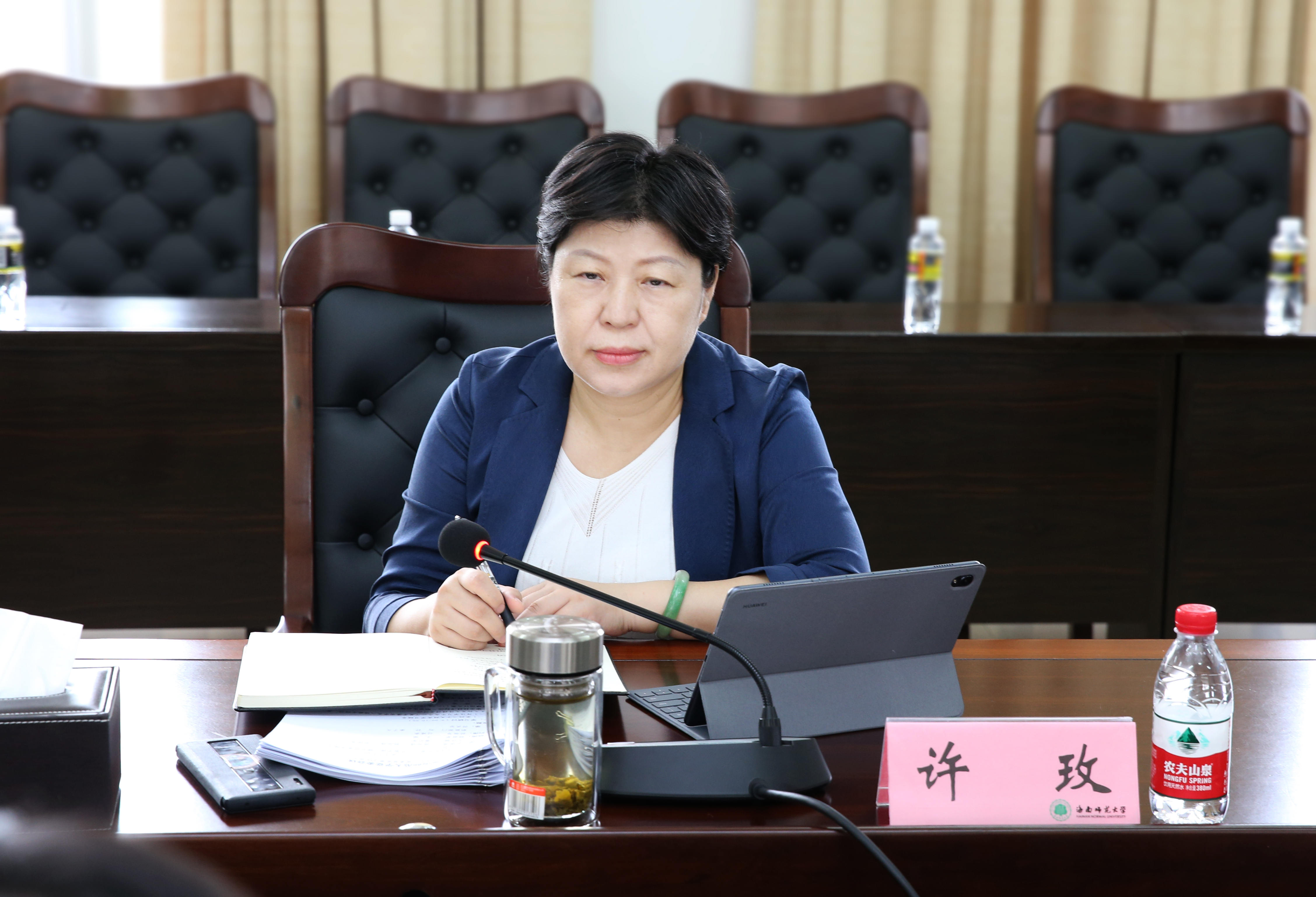 校党委召开学习传达党的二十大报告精神专题学习会