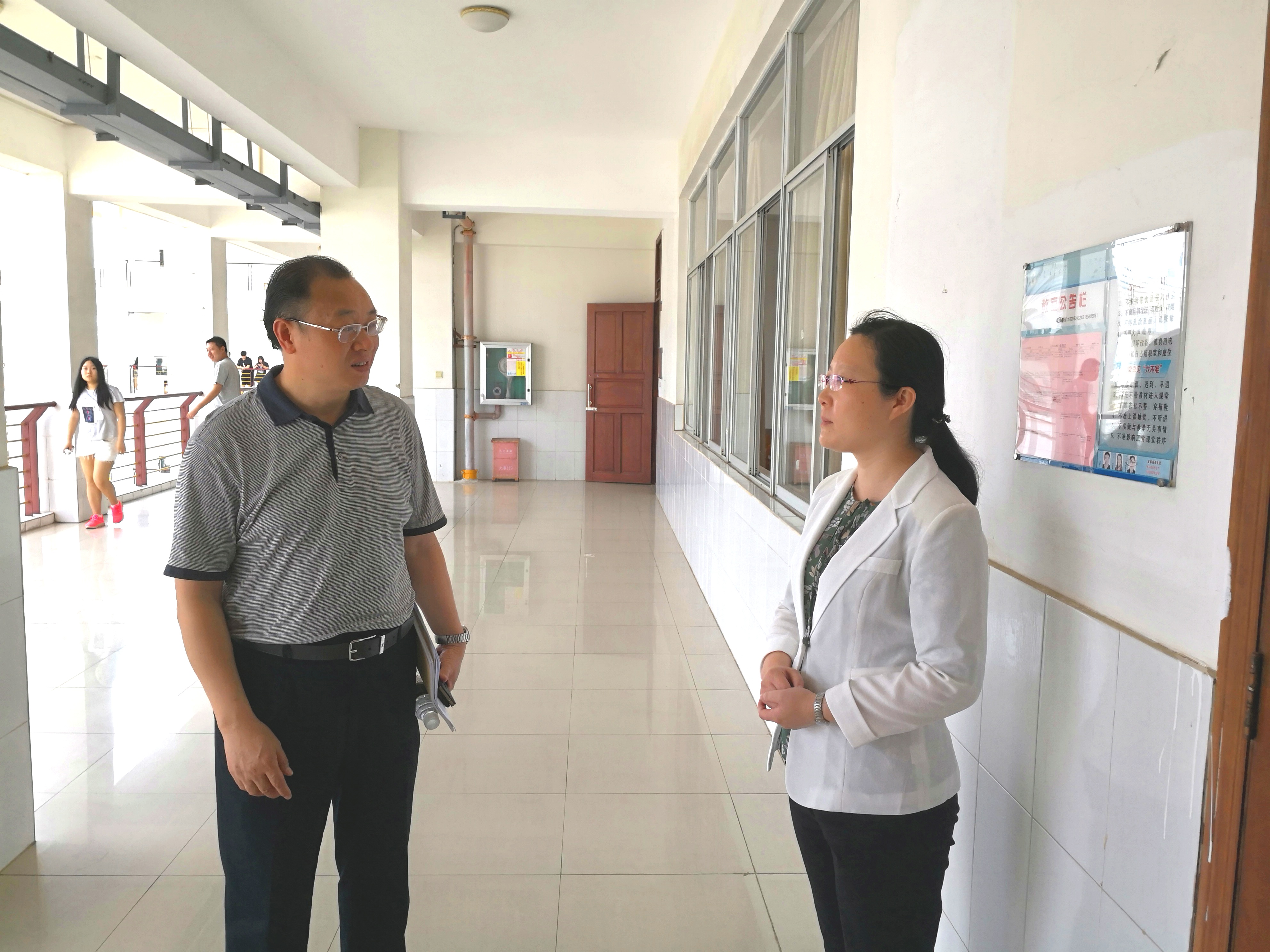 李森副校长深入课堂听课