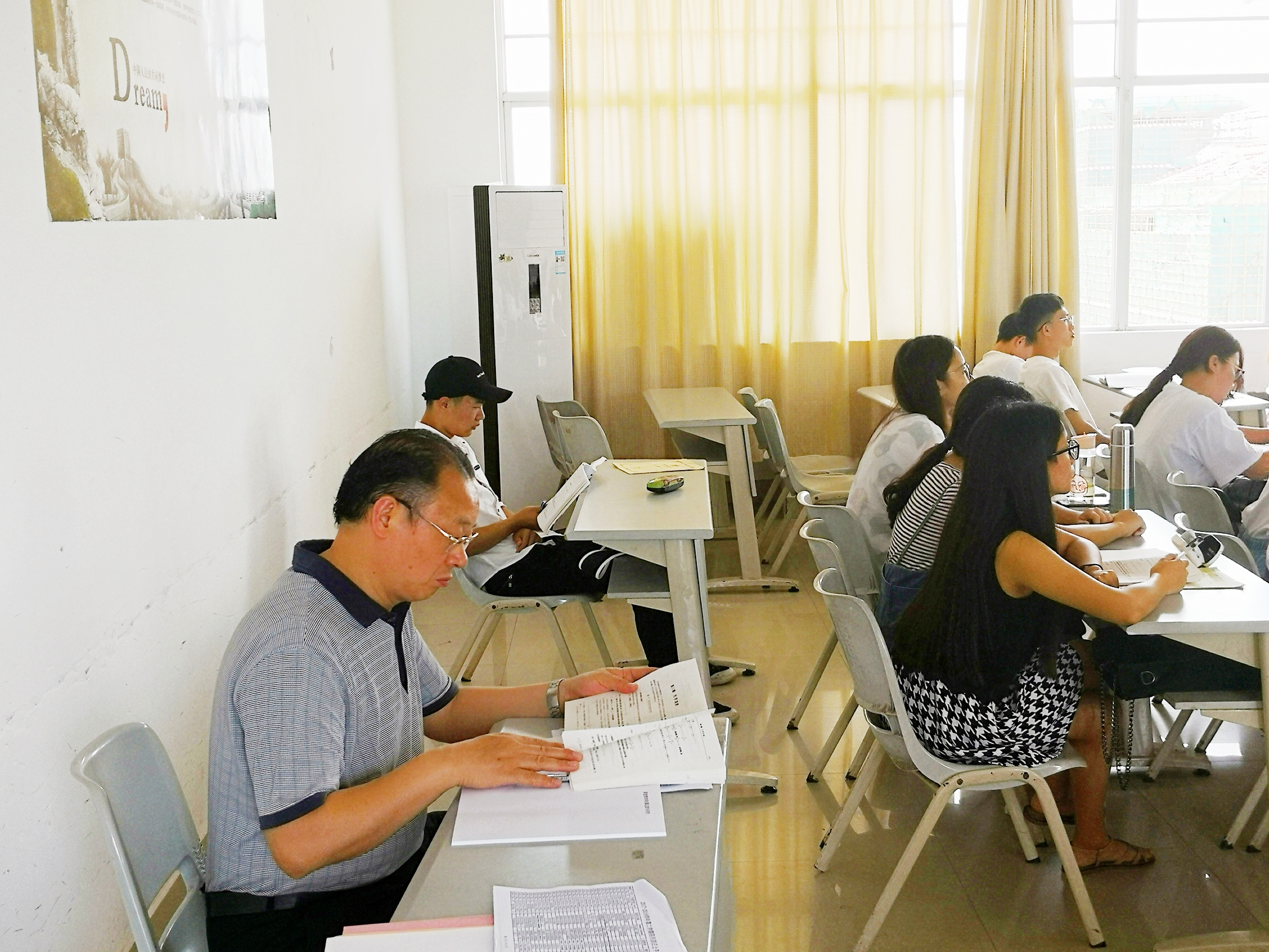 李森副校长深入课堂听课