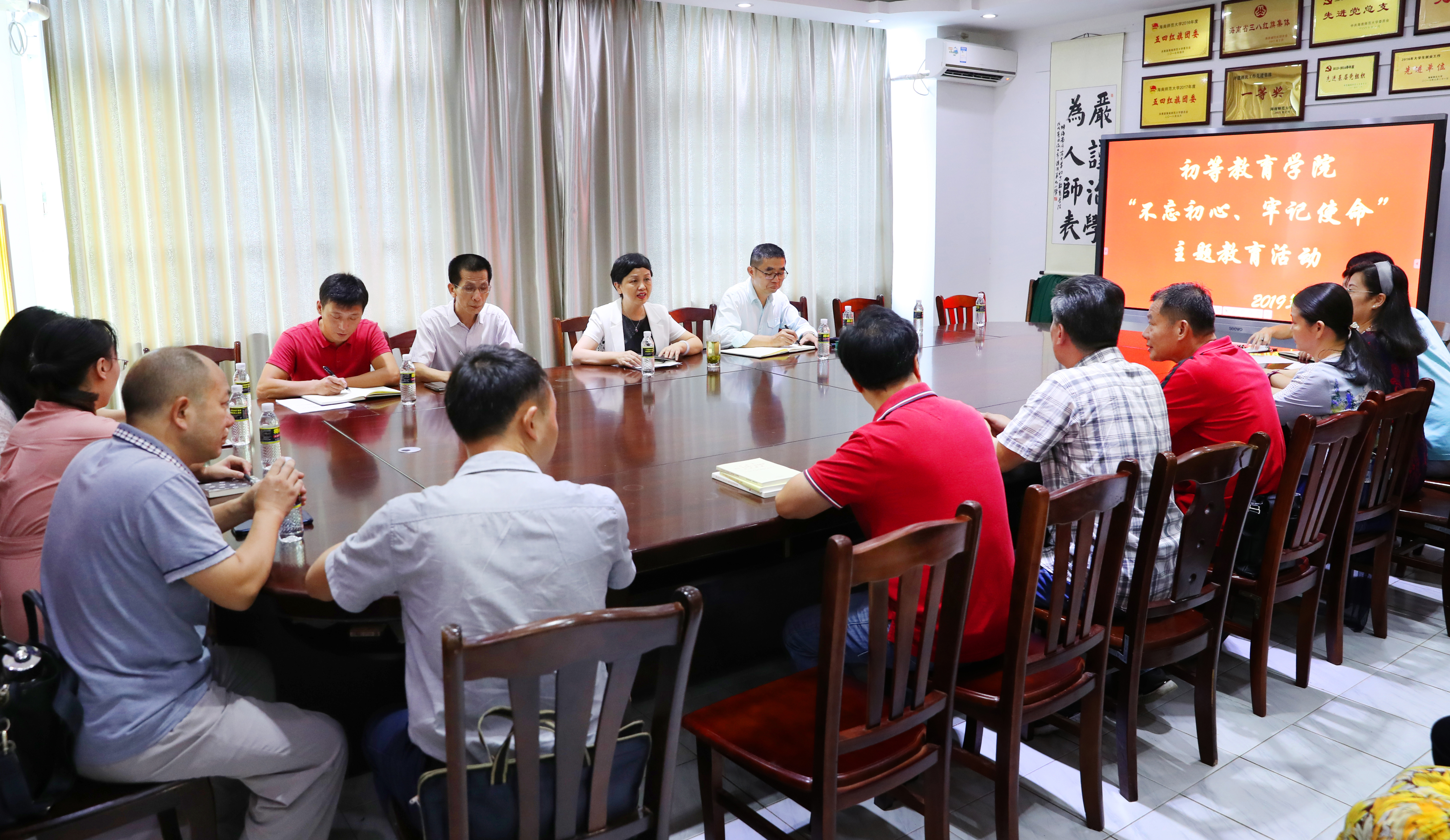 李红梅检查二级学院“不忘初心，牢记使命”主题教育