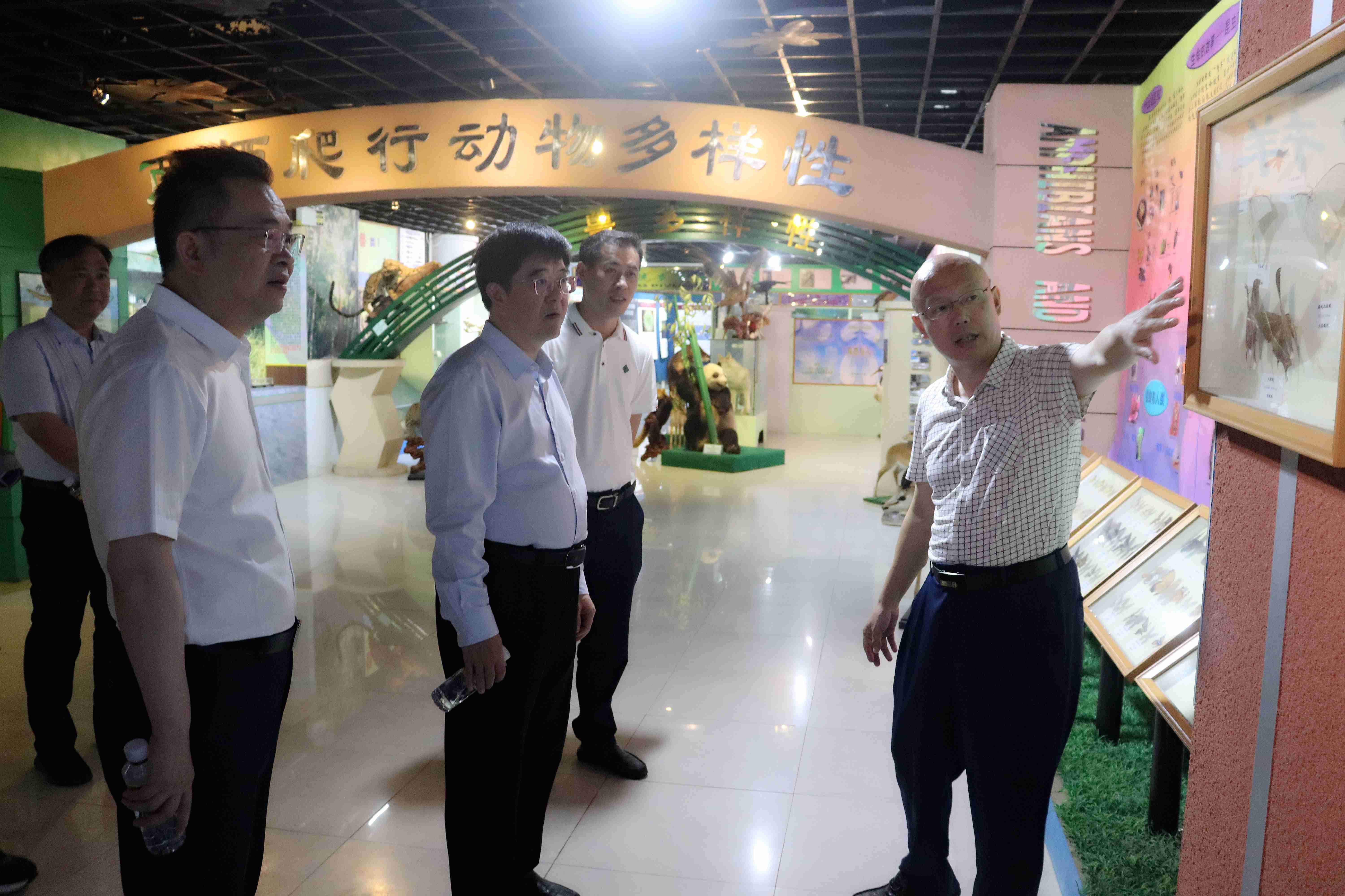 西南大学党委书记李旭锋一行到我校交流座谈