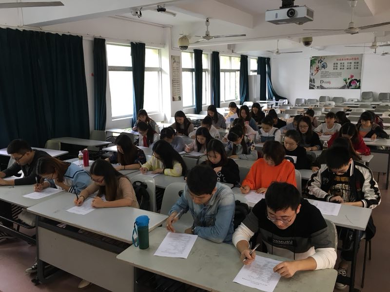 青年之声・教育与心理学院研究生开展“国家宪法日”法治宣传活动