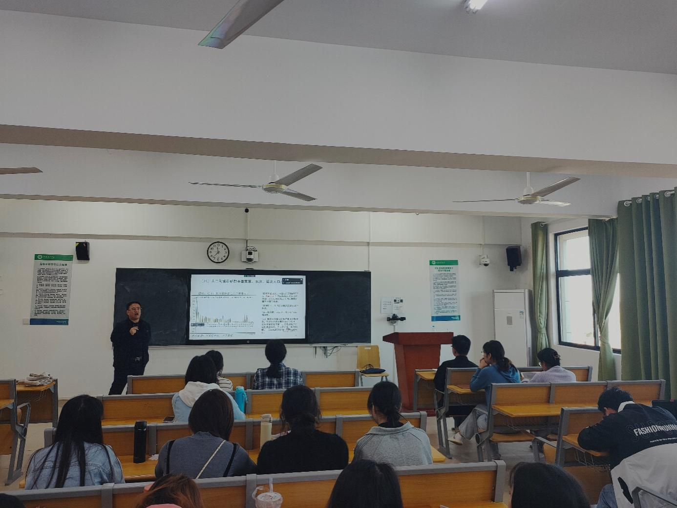 理论经济学专业本学期首场专题研讨顺利举行