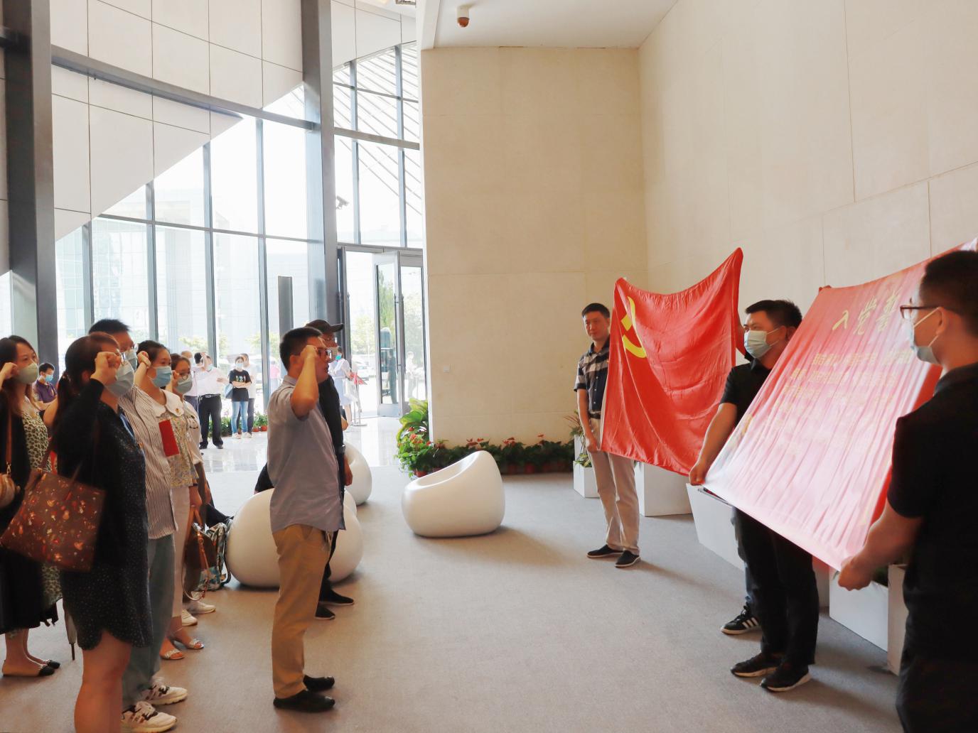 文学院教工党支部举行主题党日活动暨预备党员转正大会