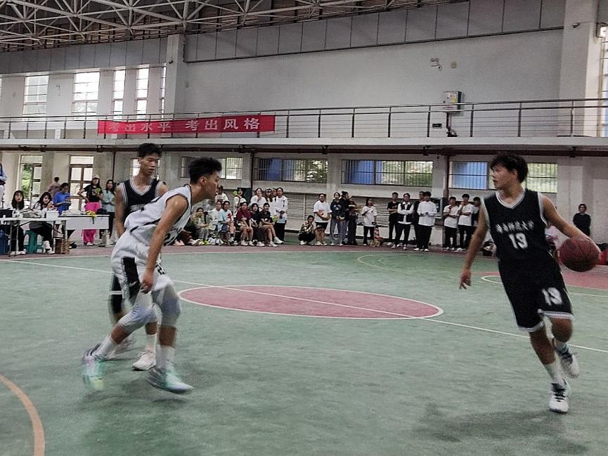 喜报|“银鞍照白马,飒沓如流星。”——文学院篮球队勇夺2023年“海狮杯”迎新篮球赛季军