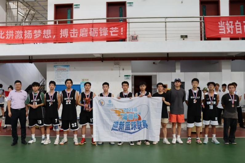 喜报｜“银鞍照白马，飒沓如流星。”——文学院篮球队勇夺2023年“海狮杯”迎新篮球赛季军