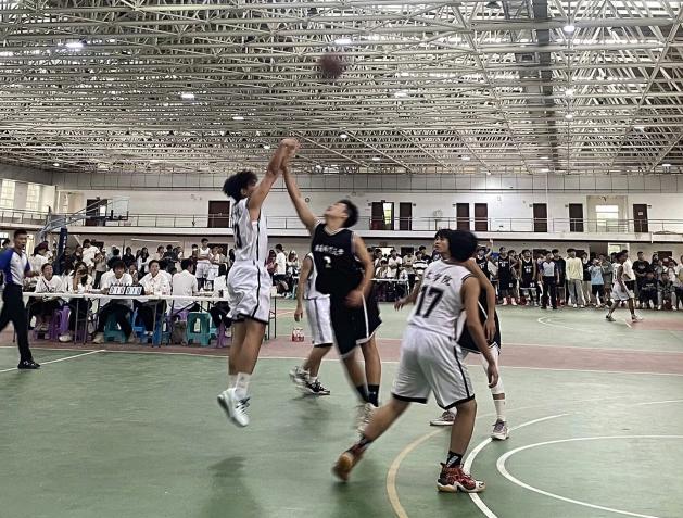 喜报|“银鞍照白马,飒沓如流星。”——文学院篮球队勇夺2023年“海狮杯”迎新篮球赛季军