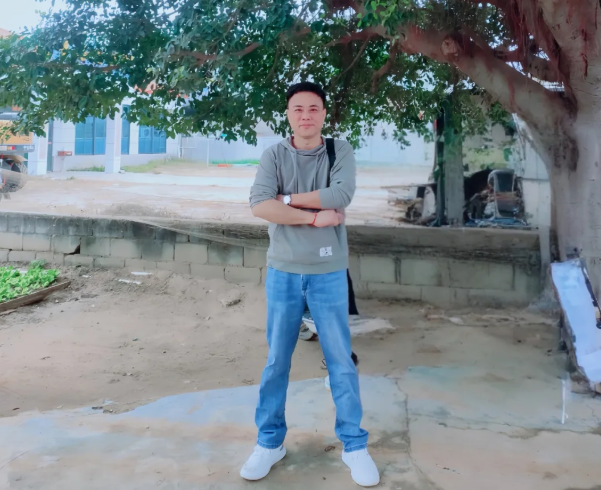 优秀教育人之党员先锋 | 叶保吉：勤耕不辍育俊才，精研善导启智来