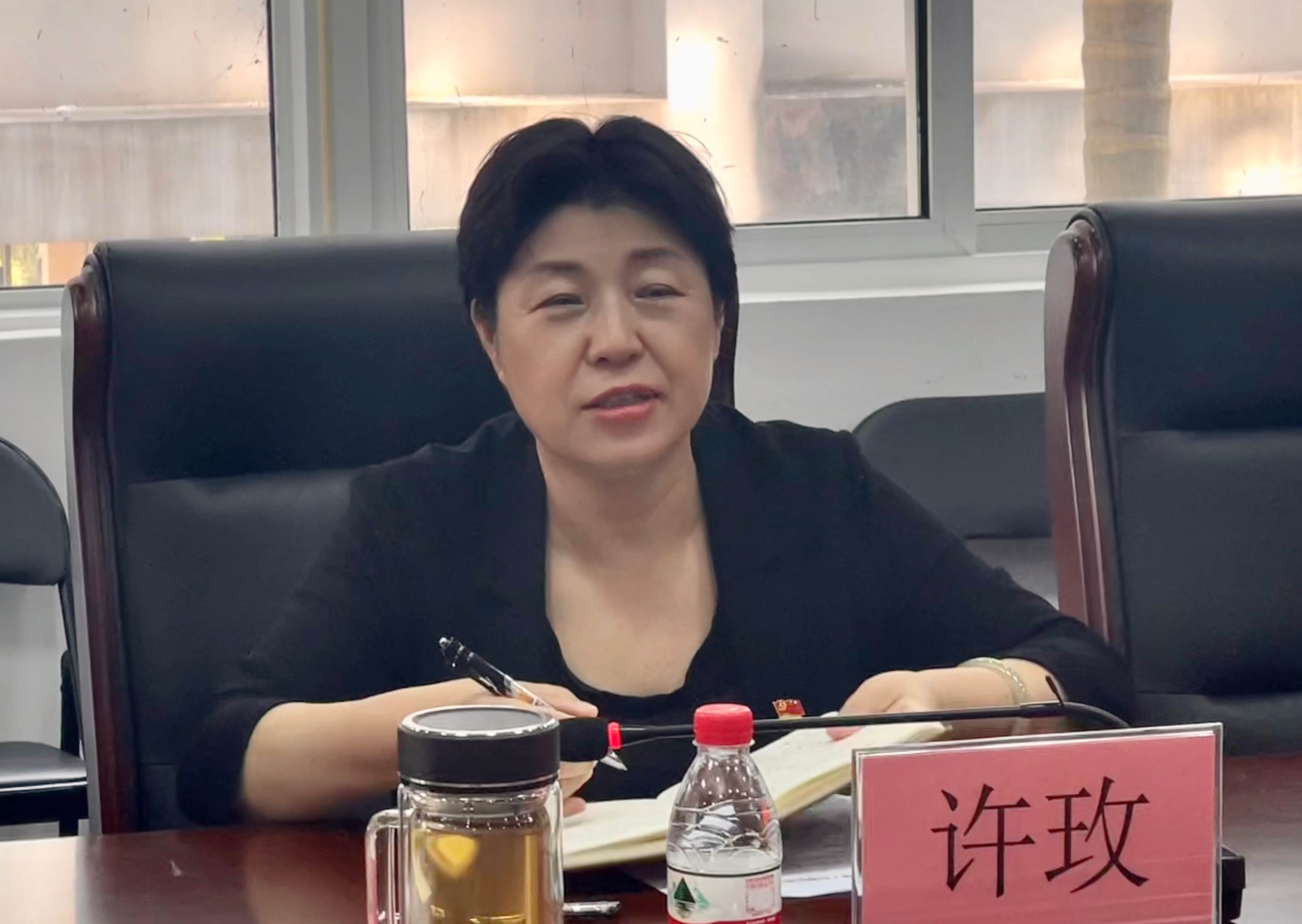 许玫一行到地理与环境科学学院和美术学院开展党建工作调研