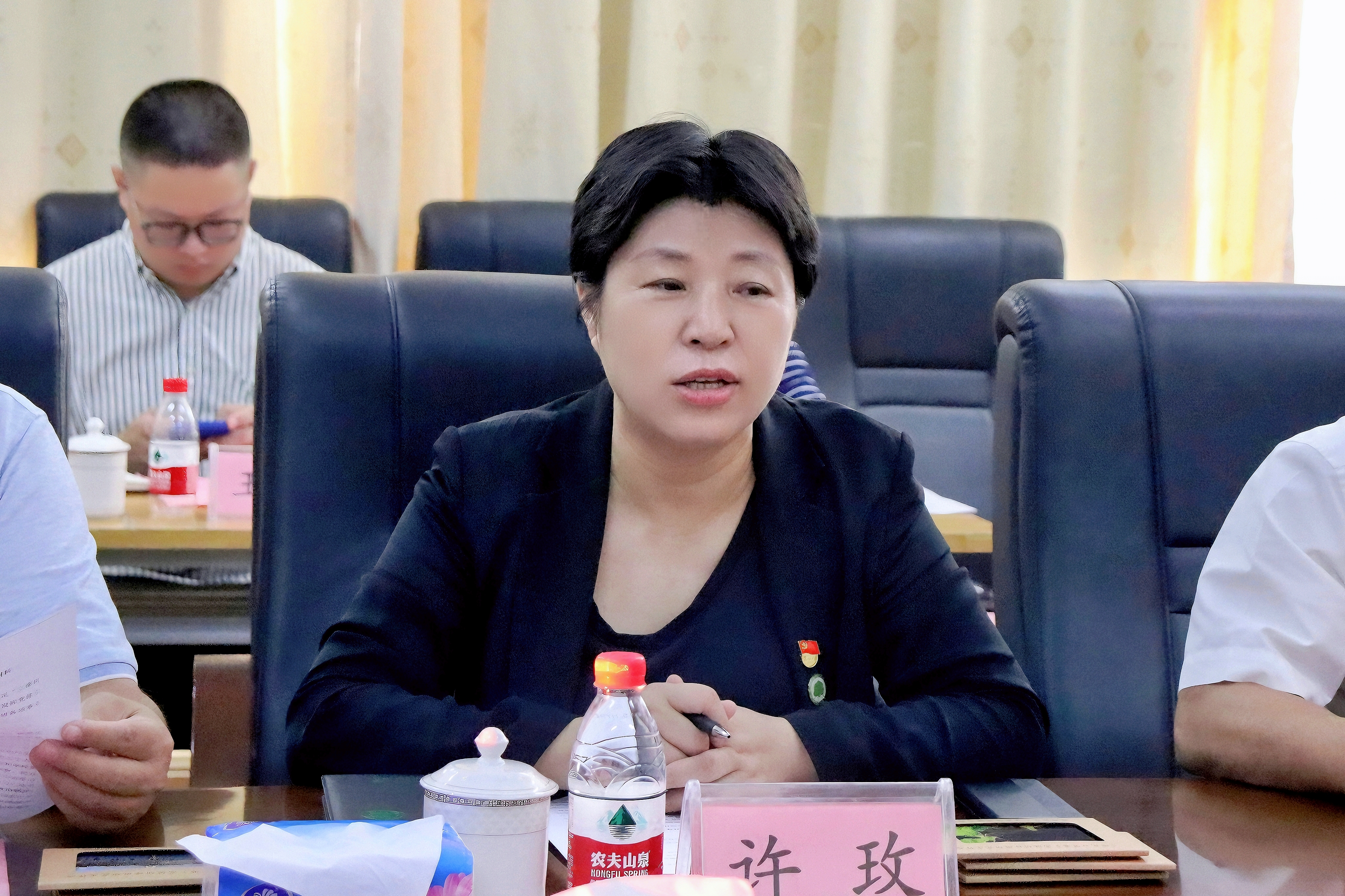 许玫到新闻传播与影视学院开展党建工作调研