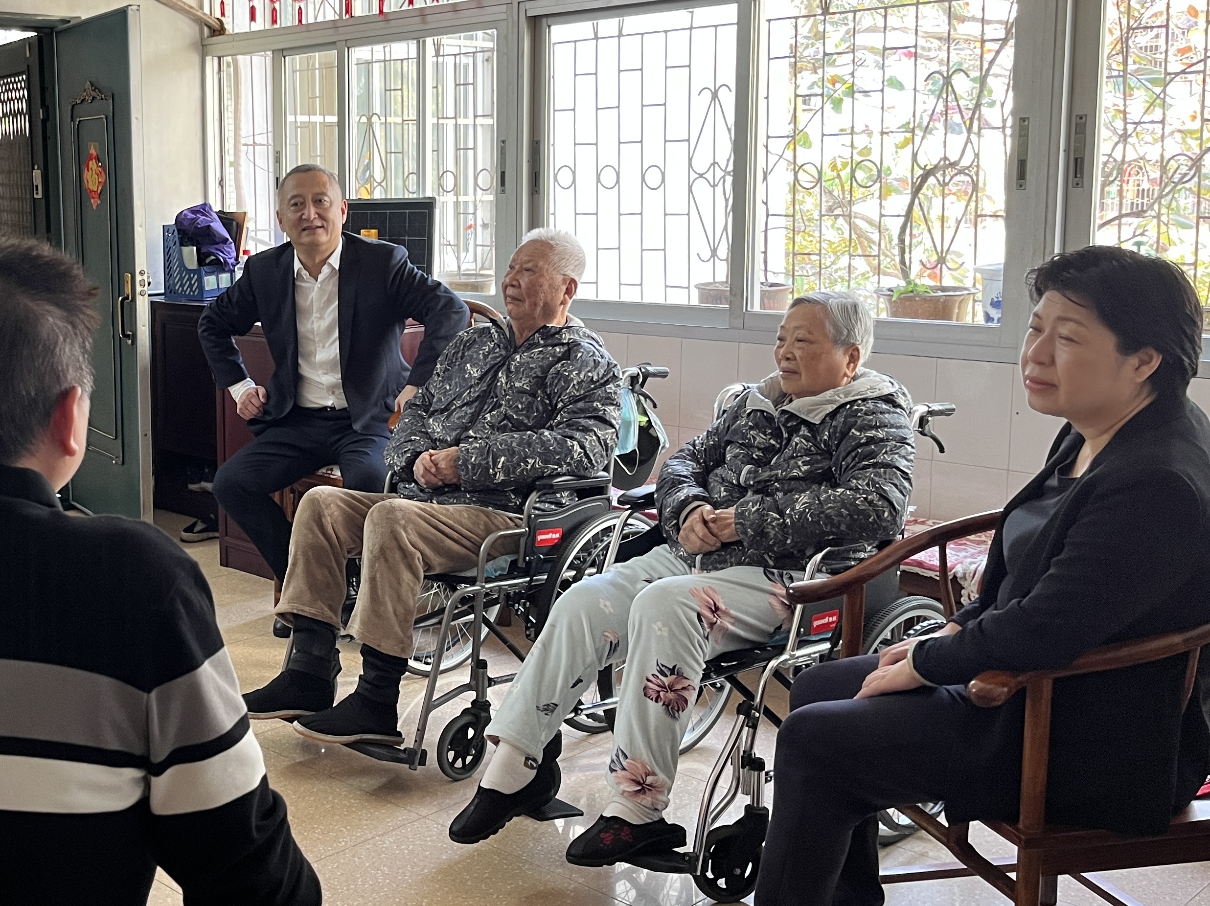 省教育厅党组书记、厅长李湖一行慰问我校老干部