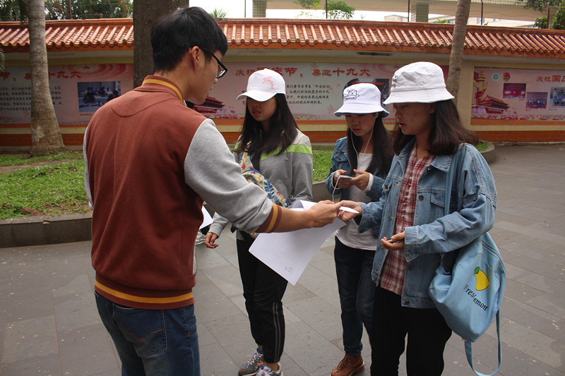 青年之声・维护宪法权威，弘扬宪法精神――记物理与电子工程学院法制宣传活动