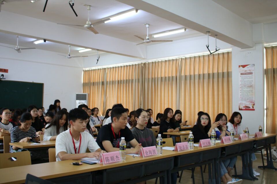 教育与心理学院成功举办诗词朗诵比赛