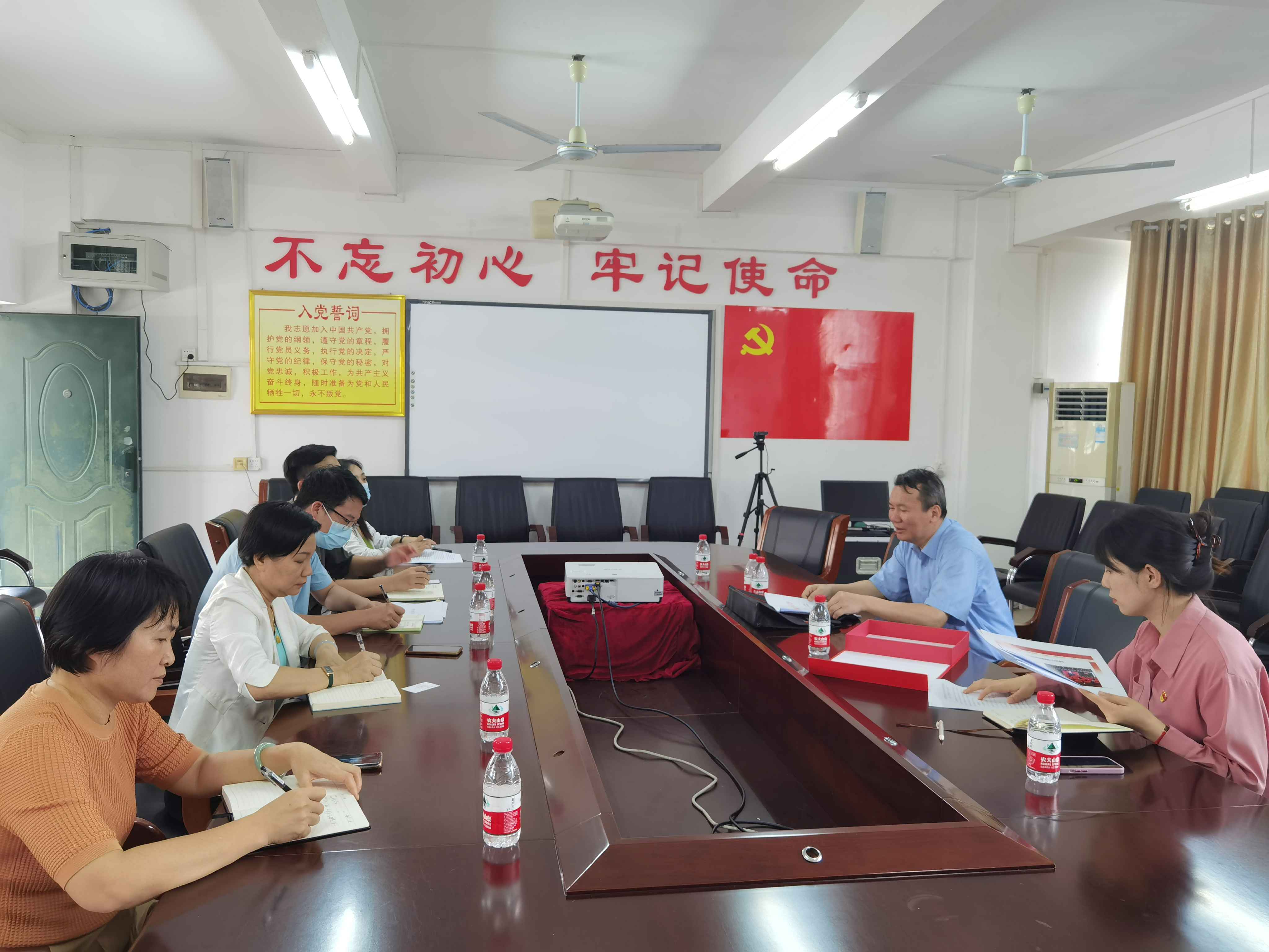 学校指导组调研生命科学学院主题教育工作