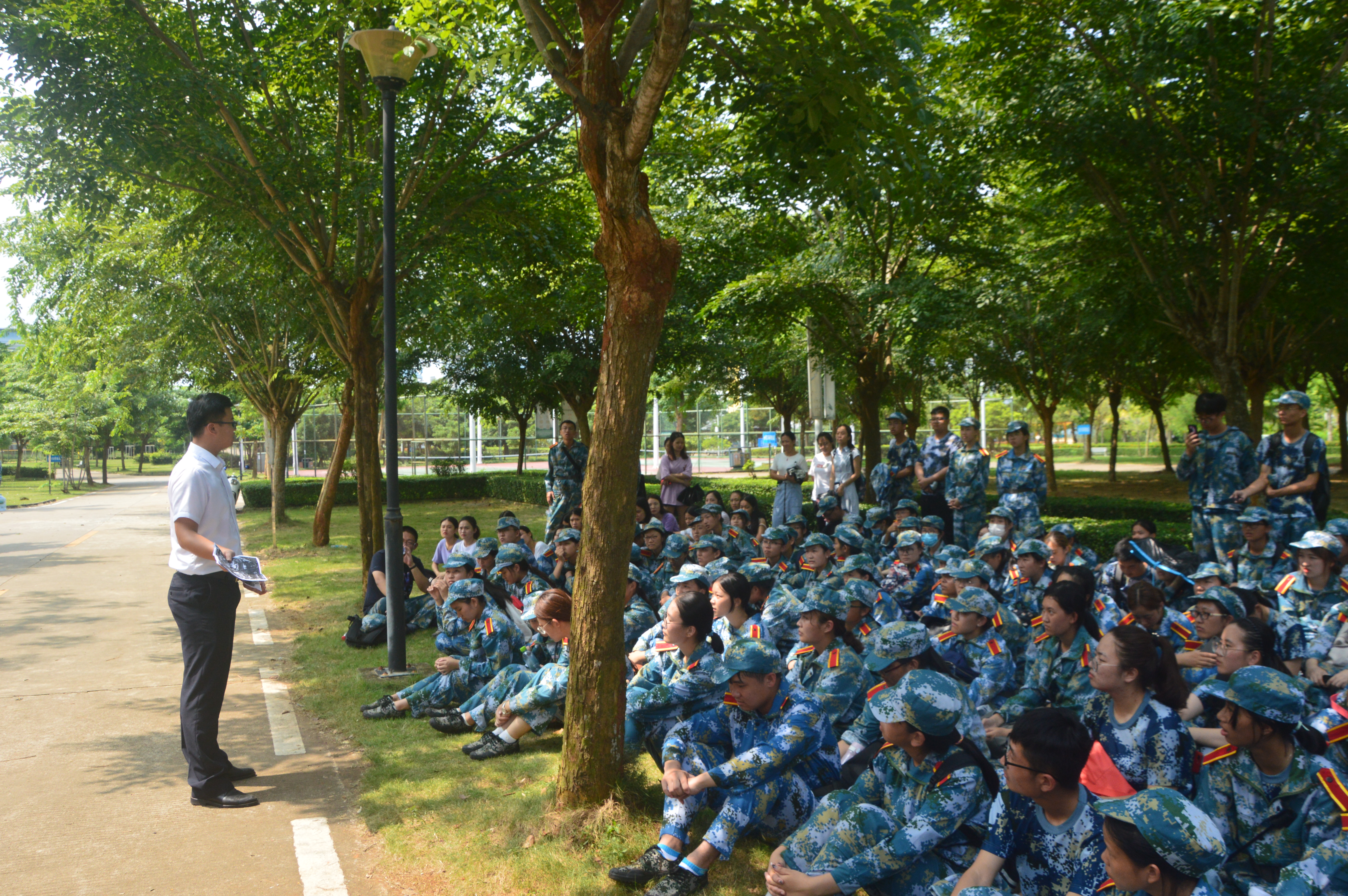 教育与心理学院防台风工作部署专题报道