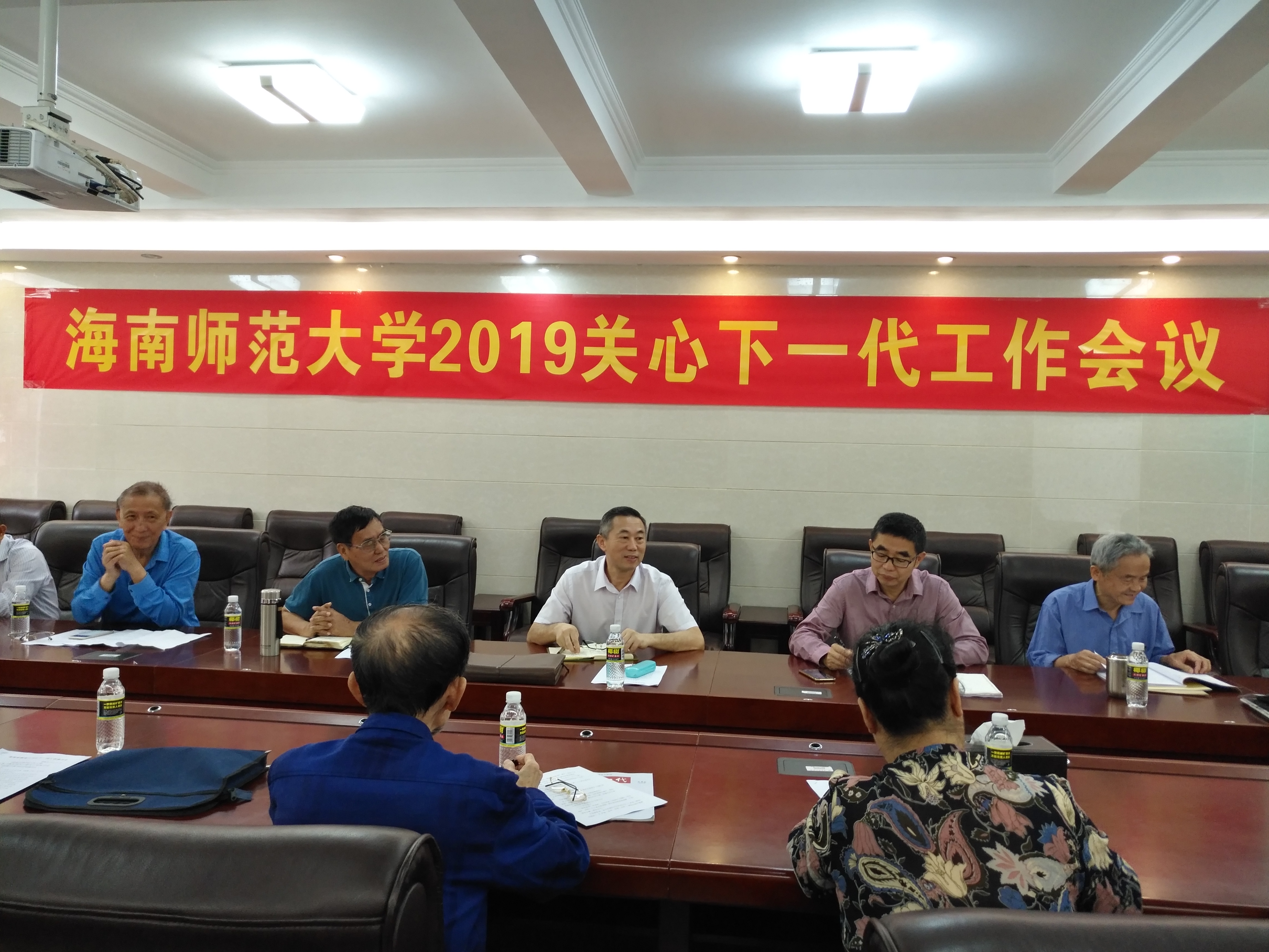 我校关工委召开会议部署&quot读懂中国&quot活动