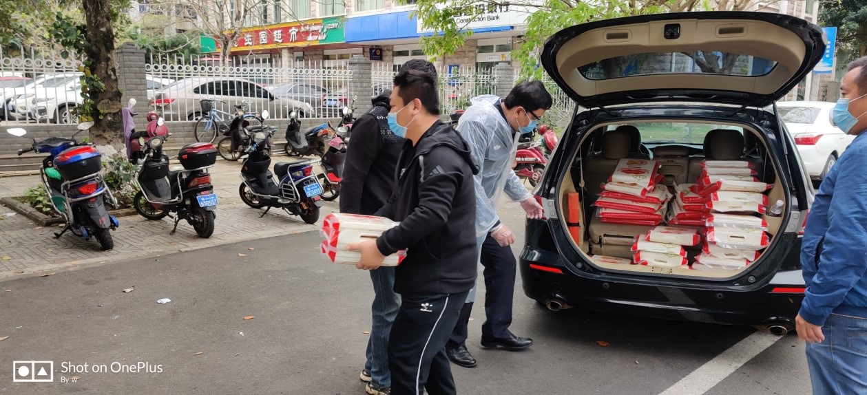 一份“沉甸甸”的爱心――校友岳岩购5吨大米捐助武汉社区