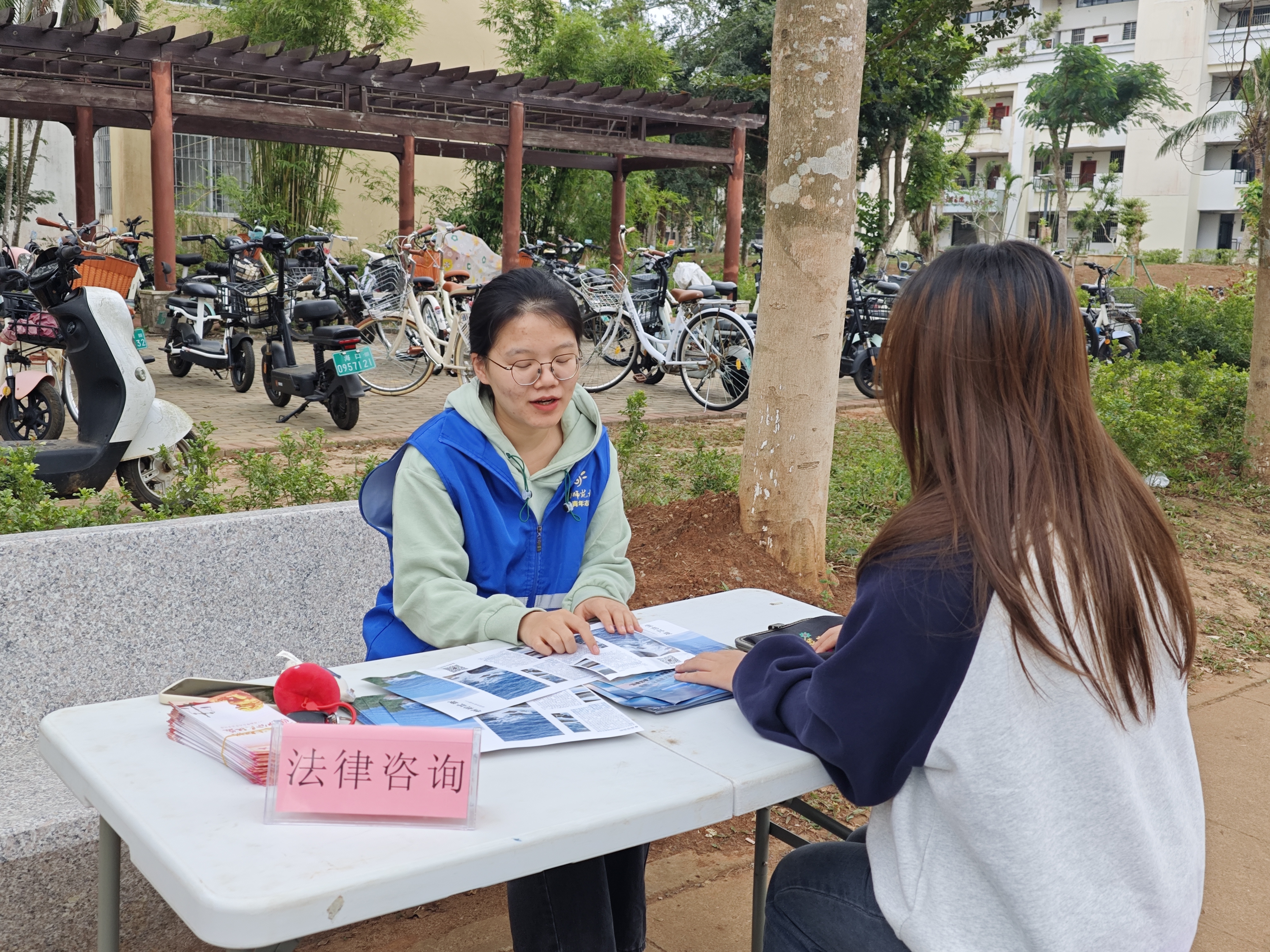 法治精神 精彩呈“宪” 法学院学生开展宪法专题学习宣传活动