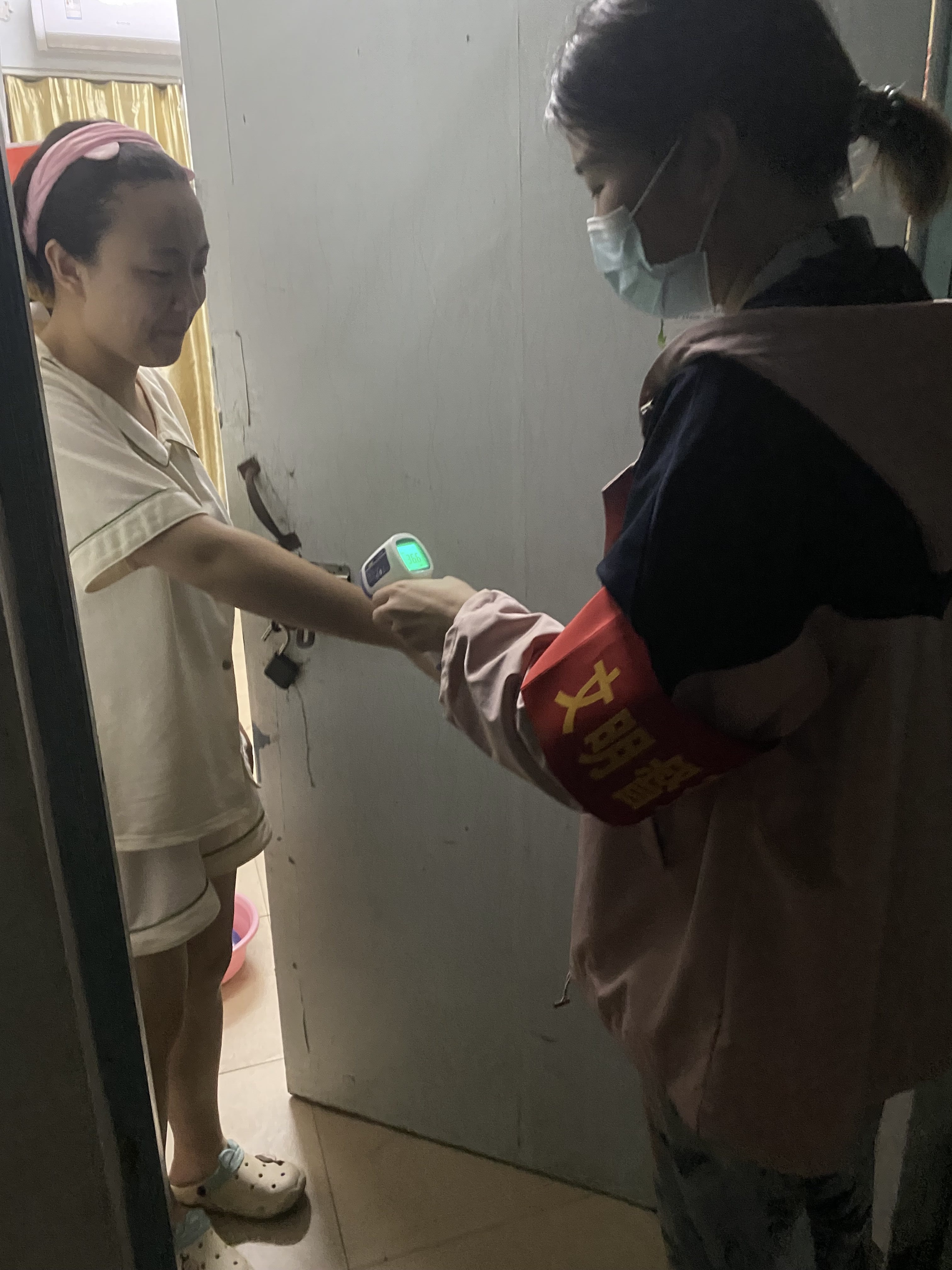 助力疫情防控 最美青年教师志愿者在行动